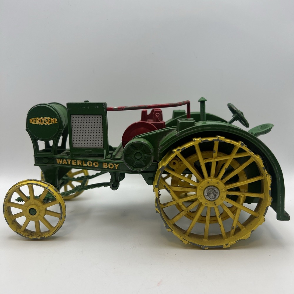 Ertl John Deere Model R Waterloo Boy 1915-1919 Special Edition 1:16 Tractor